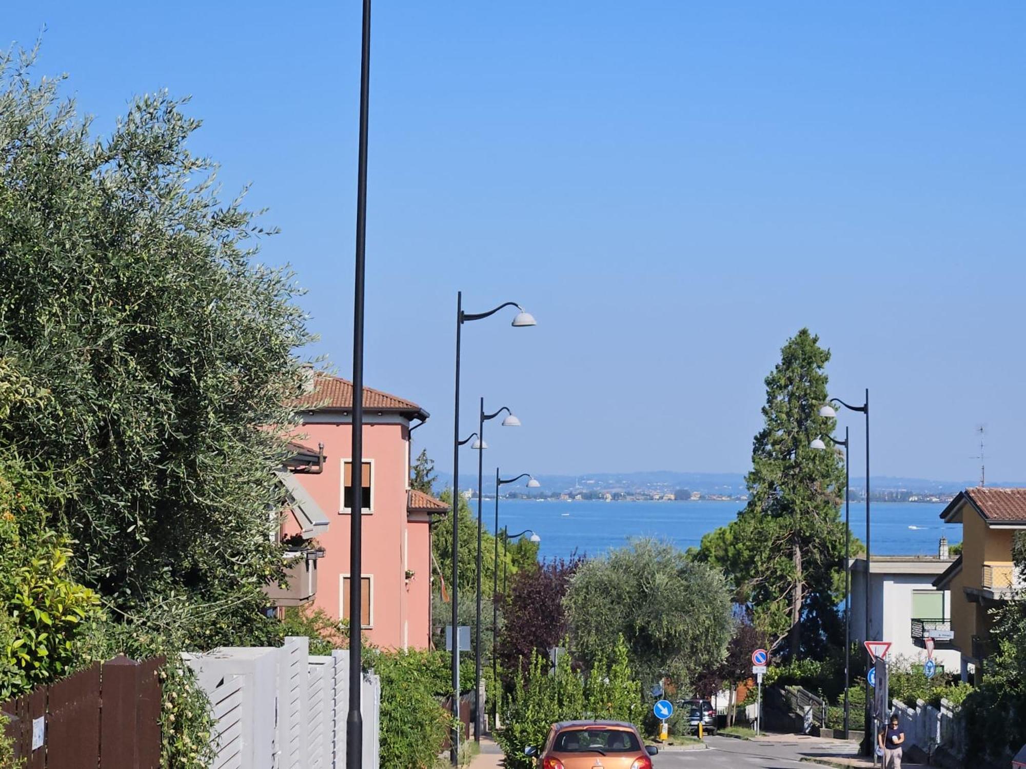 Desenzanino Apartment Twelve Desenzano del Garda Exterior photo